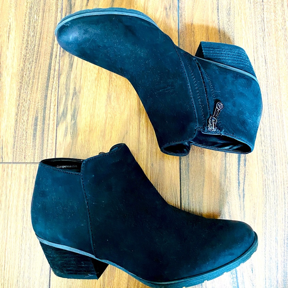 Blondo Waterproof Black Suede Ankle Boots. Women’s Size 6.